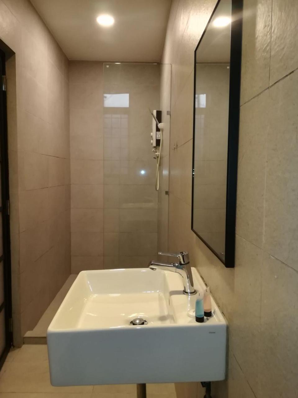 The Daily Hotel Kota Kinabalu Exterior foto