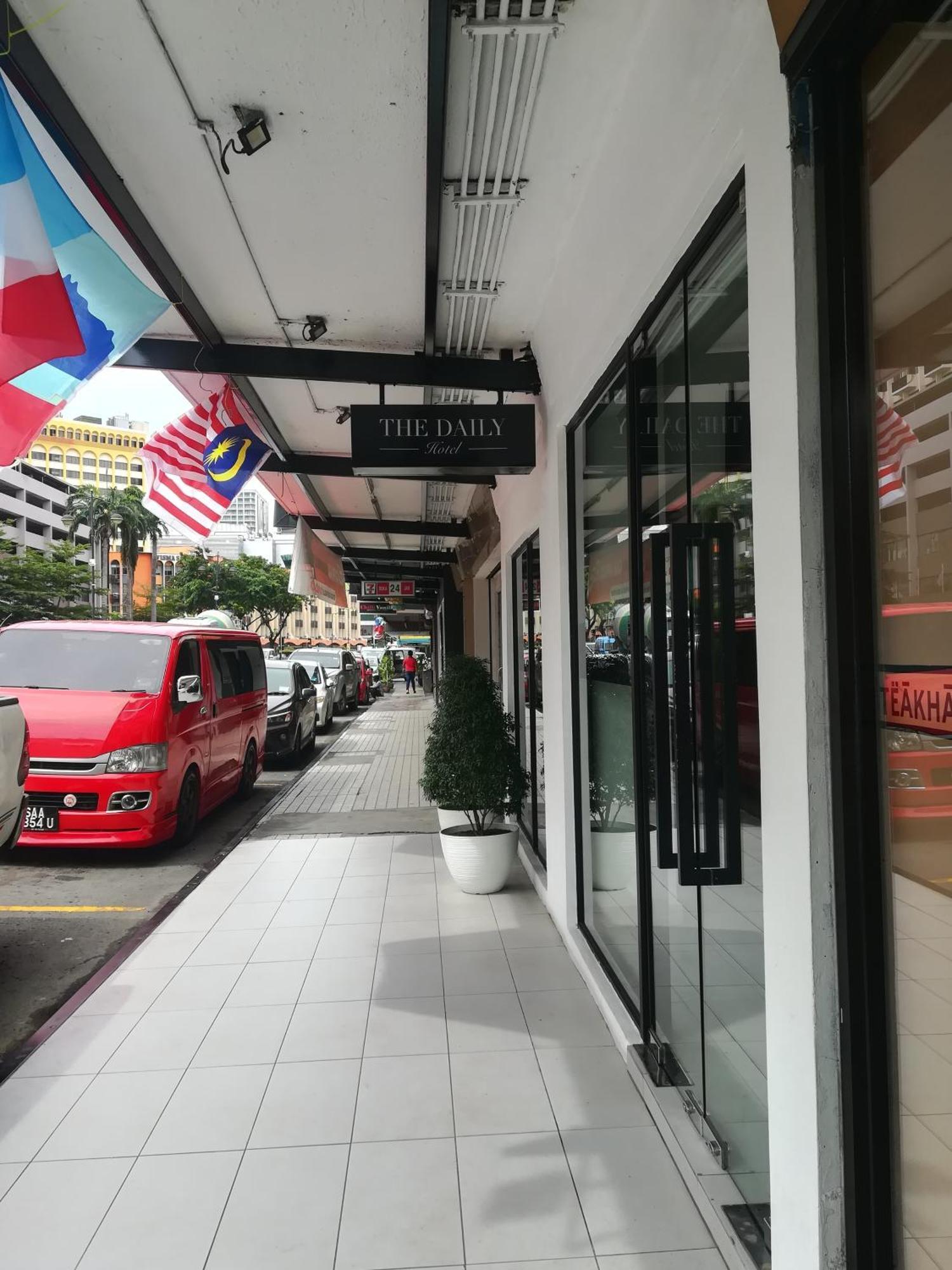 The Daily Hotel Kota Kinabalu Exterior foto
